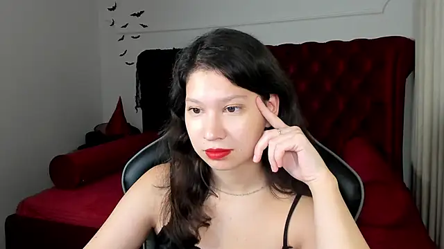 Snapshot of SaraDenars chatting on 11.06.25 SaraDenars online show from 11.06.25