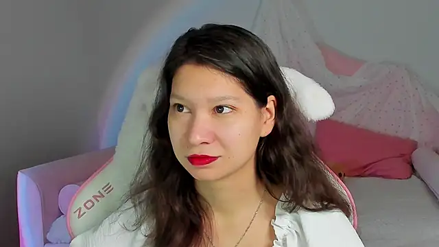 Snapshot of SaraDenars chatting on 11.27.25 SaraDenars online show from 11.27.25