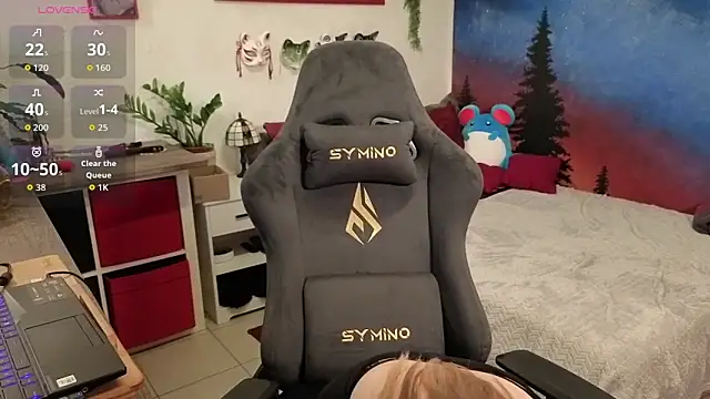 ScarletKitsunyaa online show from 11.04.25