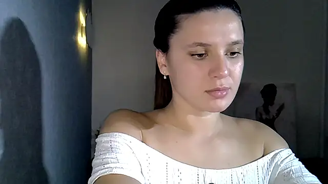 KiraHoney online show from 11.14.25