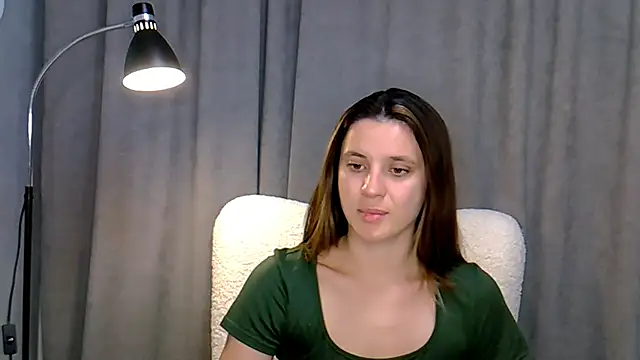 Snapshot of KiraHoney chatting on 06.25.26 KiraHoney online show from 06.25.26