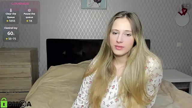 Snapshot of blondy_rina chatting on 11.13.25 blondy rina online show from 11.13.25