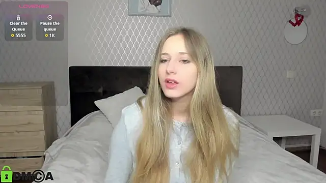 Snapshot of blondy_rina chatting on 11.18.25 blondy rina online show from 11.18.25