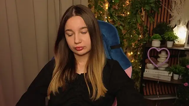 LauriePerez online show from 12.21.25