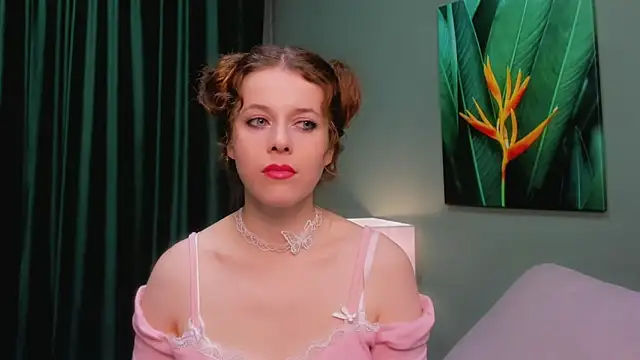 Snapshot of LoraWarner chatting on 11.27.25 LoraWarner online show from 11.27.25