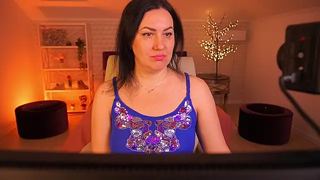 VelvetLuck online show from 04.15.26