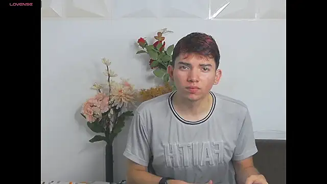 Snapshot of Oliver_paris chatting on 12.01.25 Oliver paris online show from 12.01.25