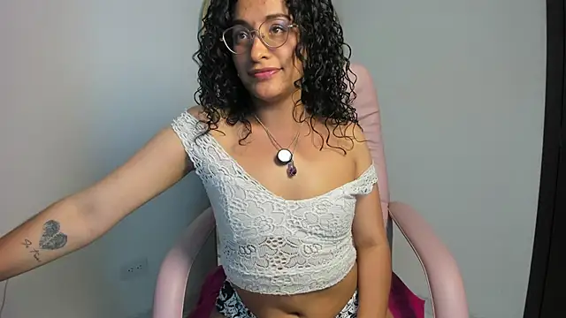 Snapshot of misslya00 chatting on 11.30.25 misslya00 online show from 11.30.25