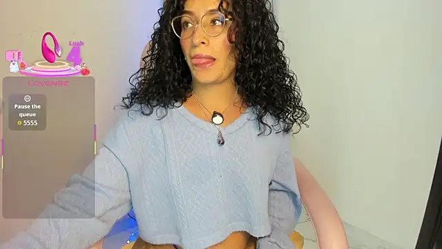 Snapshot of misslya00 chatting on 12.18.25 misslya00 online show from 12.18.25