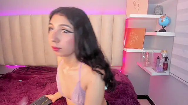 Isabella Crofts online show from 04.16.26