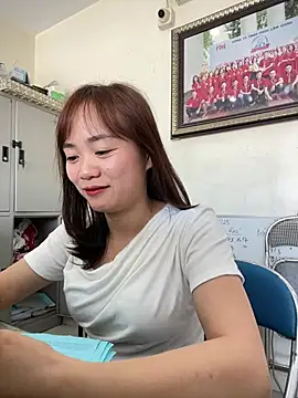 Snapshot of Bana-gibee chatting on 04.27.26 Bana-gibee online show from 04.27.26