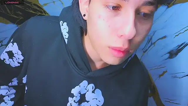 Snapshot of Suarezz10_ chatting on 11.14.25 Suarezz10 online show from 11.14.25