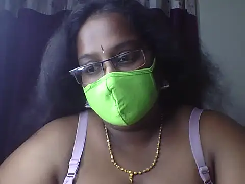 Snapshot of hootypriya chatting on 05.08.26 hootypriya online show from 05.08.26