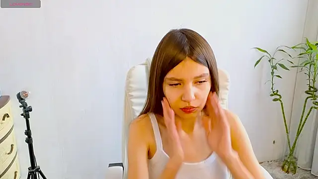 Little  Lunaa online show from 02.11.26