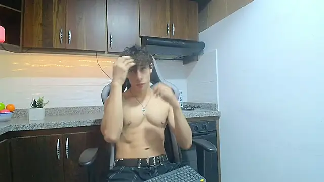 Snapshot of chris_evans27 chatting on 11.18.25 chris evans27 online show from 11.18.25