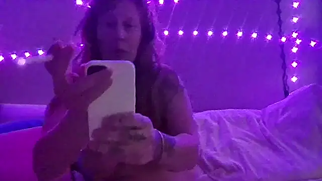 Redriddinghood8 online show from 11.16.25