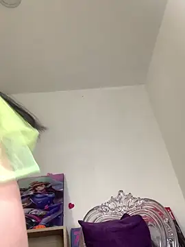 Snapshot of violettabond chatting on 03.17.26 violettabond online show from 03.17.26