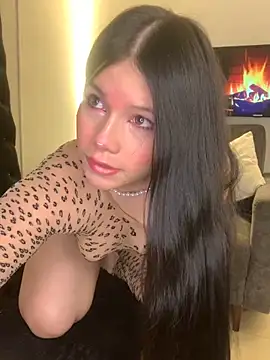 Snapshot of violettabond chatting on 03.21.26 violettabond online show from 03.21.26