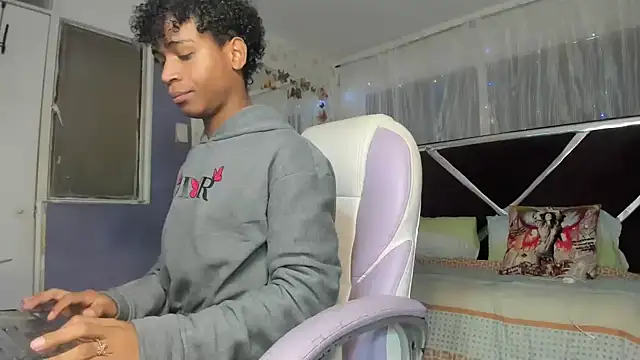 Santy bigcock 01 online show from 03.27.26