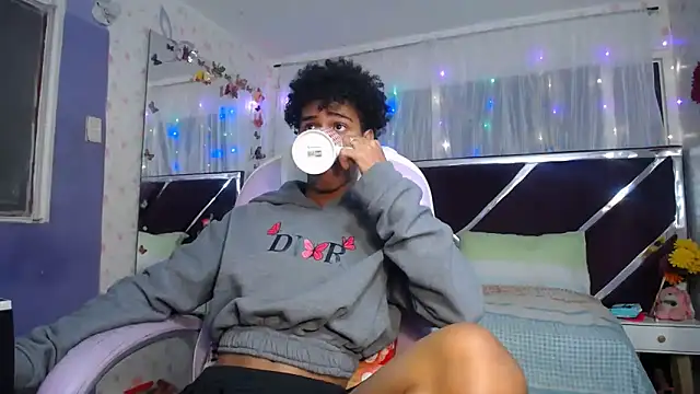 Santy bigcock 01 online show from 03.31.26