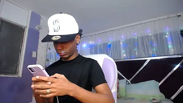 Santy bigcock 01 online show from 04.17.26