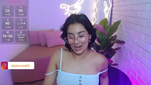 PEACHY TAY online show from 11.06.25