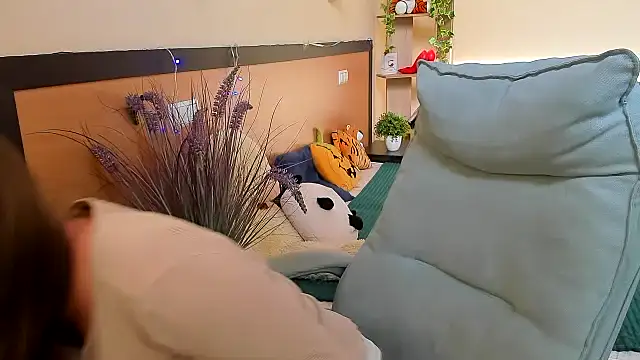 Snapshot of Nesie-Stoun chatting on 11.17.25 Nesie-Stoun online show from 11.17.25