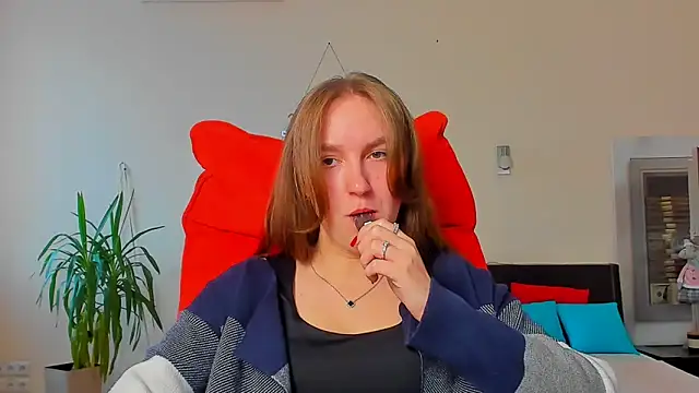 Snapshot of Nesie-Stoun chatting on 11.23.25 Nesie-Stoun online show from 11.23.25