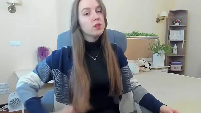 Snapshot of Nesie-Stoun chatting on 11.25.25 Nesie-Stoun online show from 11.25.25