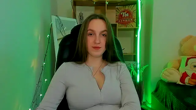 Snapshot of Nesie-Stoun chatting on 12.03.25 Nesie-Stoun online show from 12.03.25