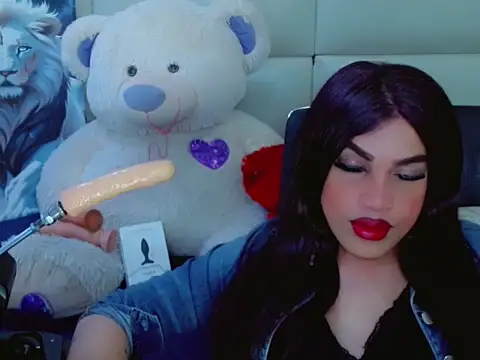 Snapshot of NharaBigCock chatting on 11.10.25 NharaBigCock online show from 11.10.25