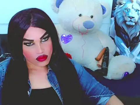 Snapshot of NharaBigCock chatting on 11.17.25 NharaBigCock online show from 11.17.25