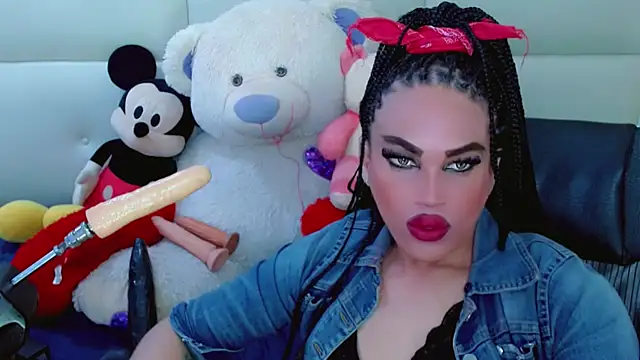 Snapshot of NharaBigCock chatting on 11.26.25 NharaBigCock online show from 11.26.25