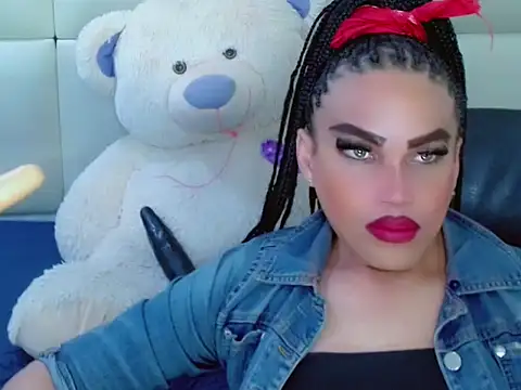 Snapshot of NharaBigCock chatting on 11.30.25 NharaBigCock online show from 11.30.25