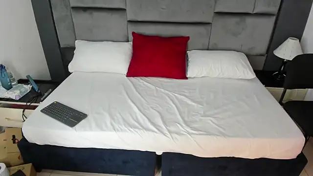 CatleyaSmith online show from 12.20.25