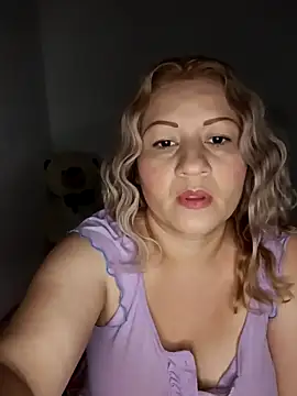 Snapshot of Karoline_milf_hot chatting on 11.12.25 Karoline milf hot online show from 11.12.25