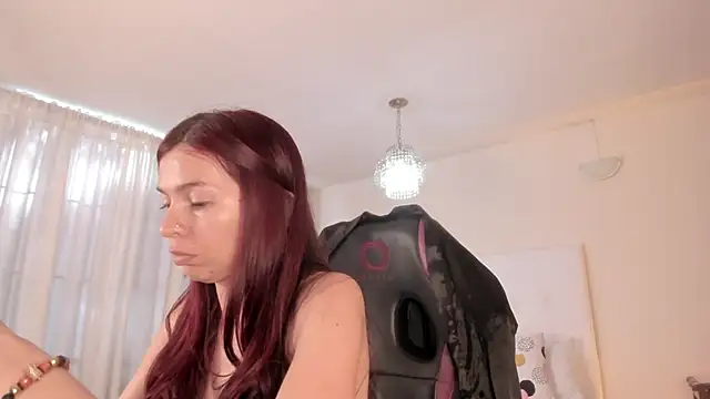 Snapshot of Emi_Rosee chatting on 11.19.25 Emi Rosee online show from 11.19.25