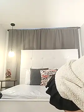 Emi Rosee online show from 12.19.25