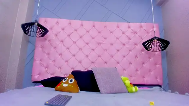 Mia Horney online show from 11.28.25