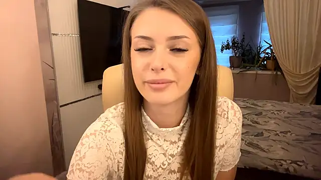 Snapshot of mona_star chatting on 11.09.25 mona star online show from 11.09.25