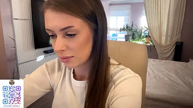 Snapshot of mona_star chatting on 11.15.25 mona star online show from 11.15.25