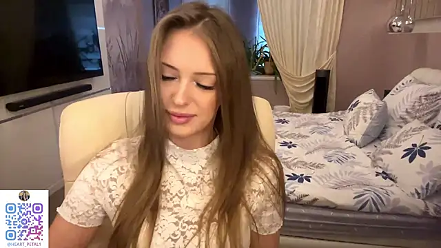 Snapshot of mona_star chatting on 11.30.25 mona star online show from 11.30.25