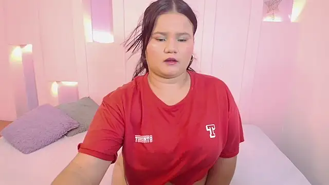 Snapshot of SaraVixen8 chatting on 11.27.25 SaraVixen8 online show from 11.27.25