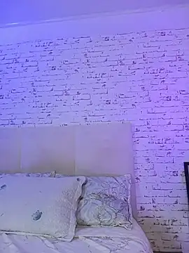 Snapshot of April_Kay chatting on 11.27.25 April Kay online show from 11.27.25