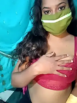 Snapshot of V_HOT_CUTE chatting on 11.16.25 V HOT CUTE online show from 11.16.25