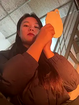 Snapshot of Dilen_7533 chatting on 12.18.25 Dilen 7533 online show from 12.18.25