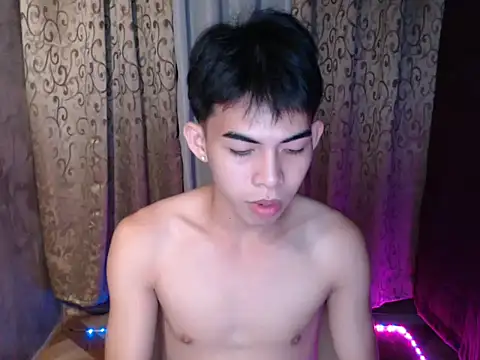 Urhotsilverboy online show from 12.05.25