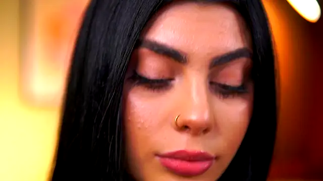 RavennaDArcy online show from 11.26.25