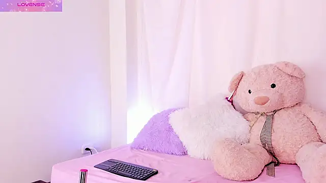 Nyra lux16 online show from 12.22.25