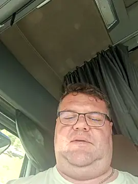 Snapshot of Grase44 chatting on 11.28.25 Grase44 online show from 11.28.25